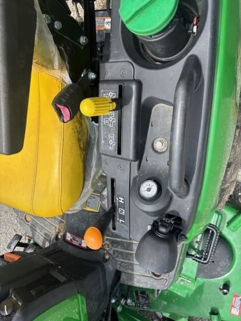 2022 John Deere 2025R Image