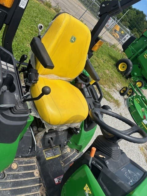 2022 John Deere 2025R Image