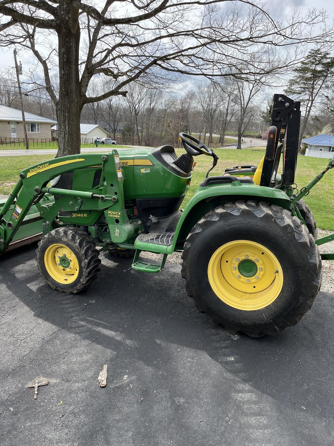 2015 John Deere 3046R Image