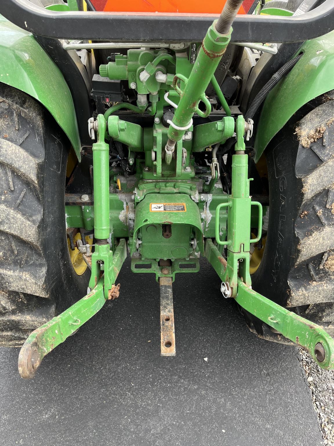 2015 John Deere 3046R Image