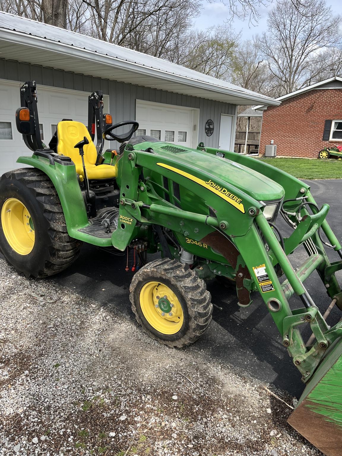 2015 John Deere 3046R Image