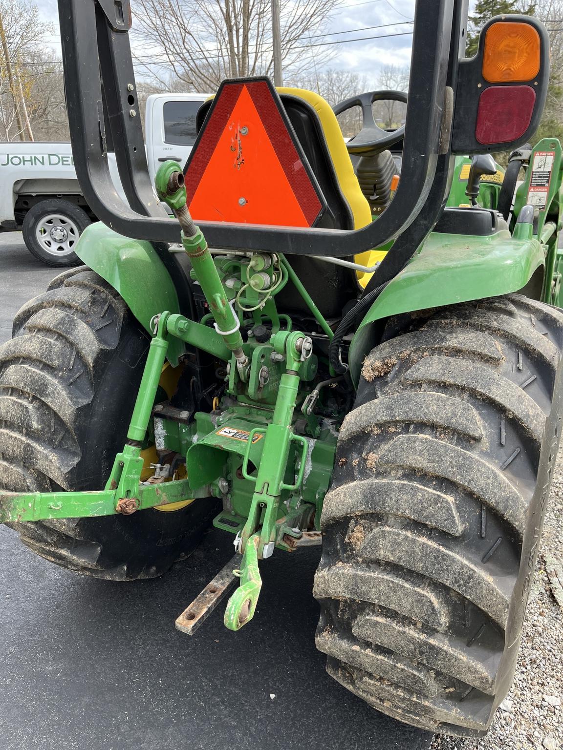 2015 John Deere 3046R Image