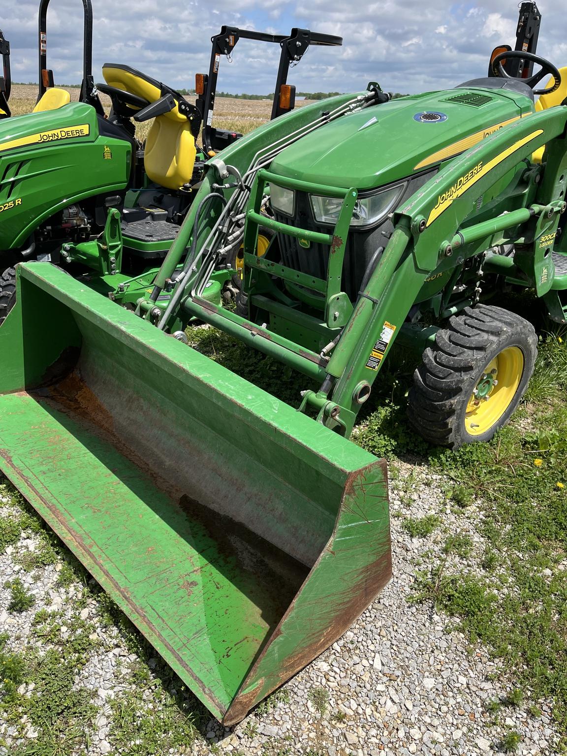 2015 John Deere 3046R Image