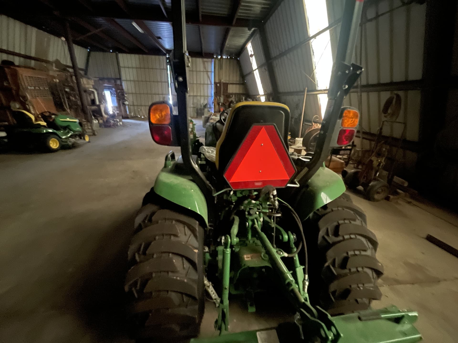 2022 John Deere 3033R Image