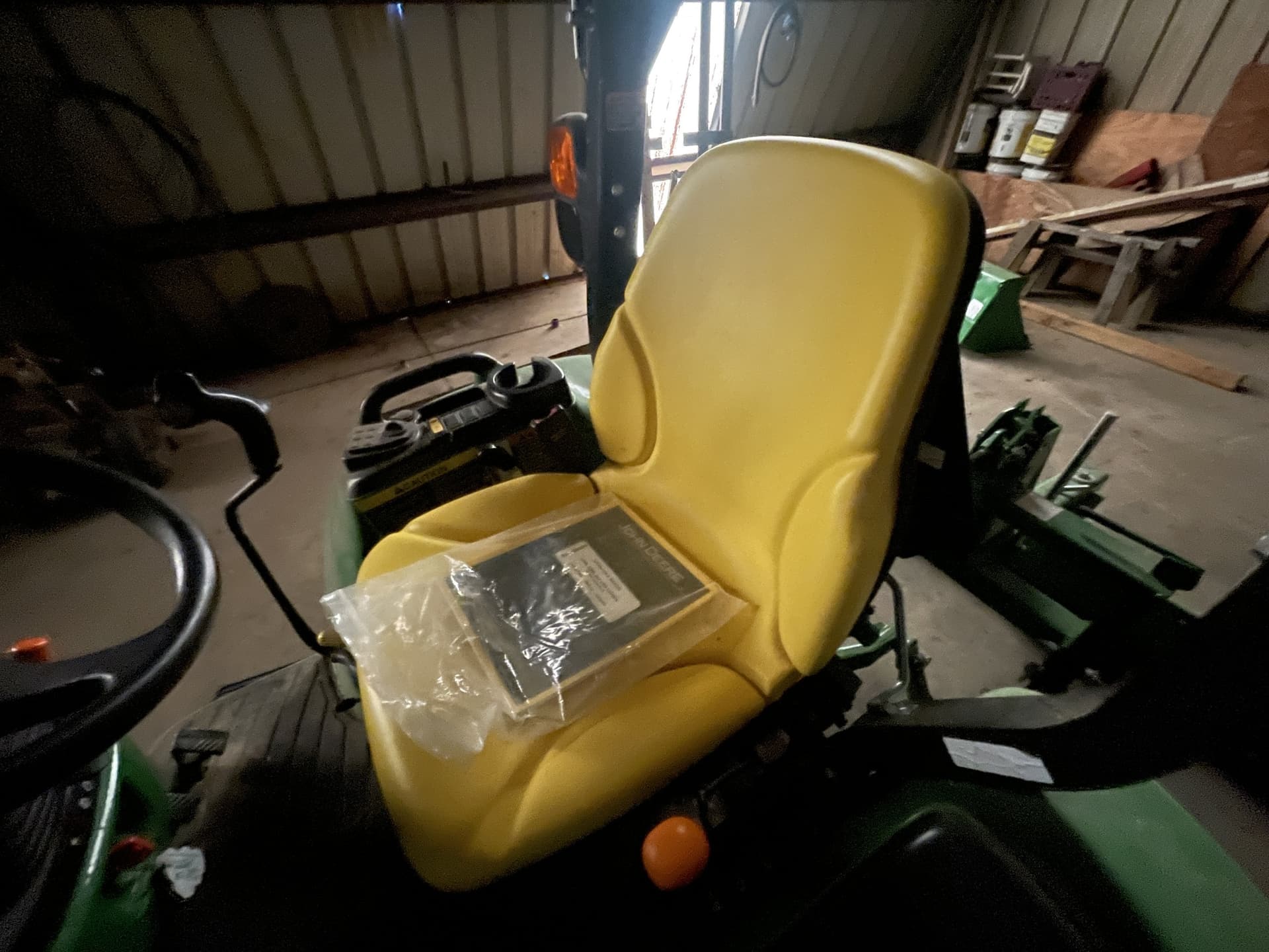 2022 John Deere 3033R Image