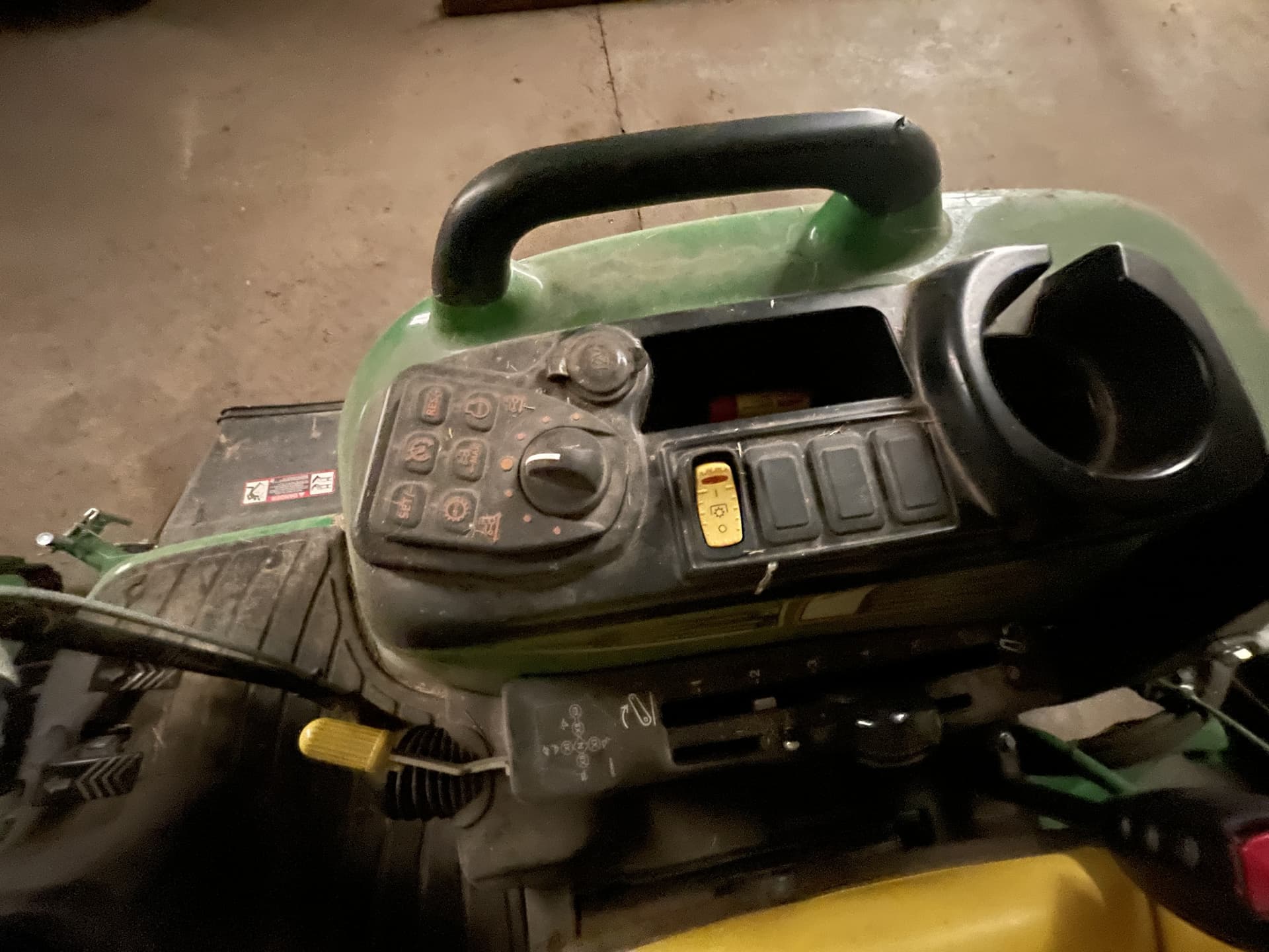 2022 John Deere 3033R Image