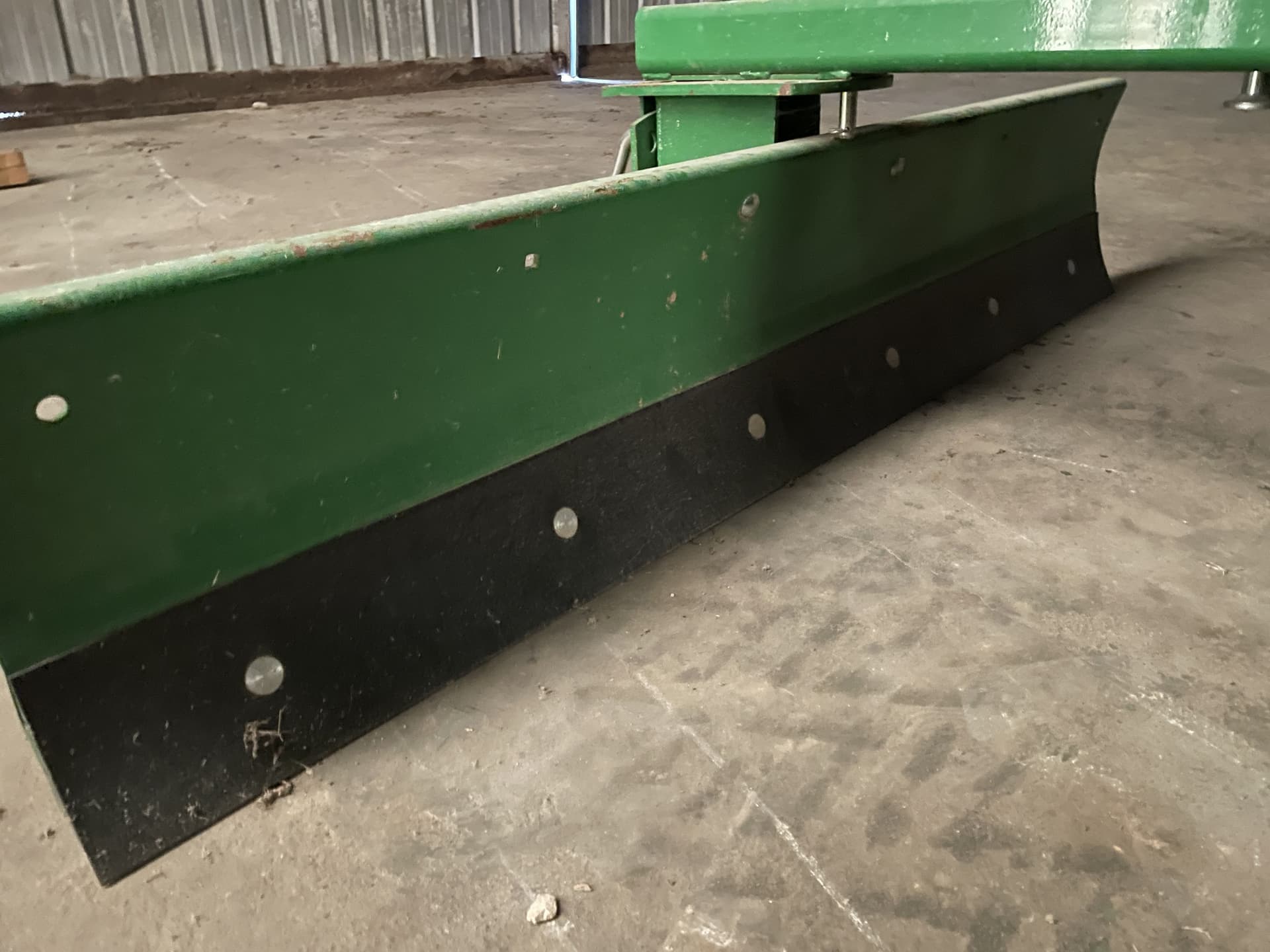 2022 John Deere 3033R Image