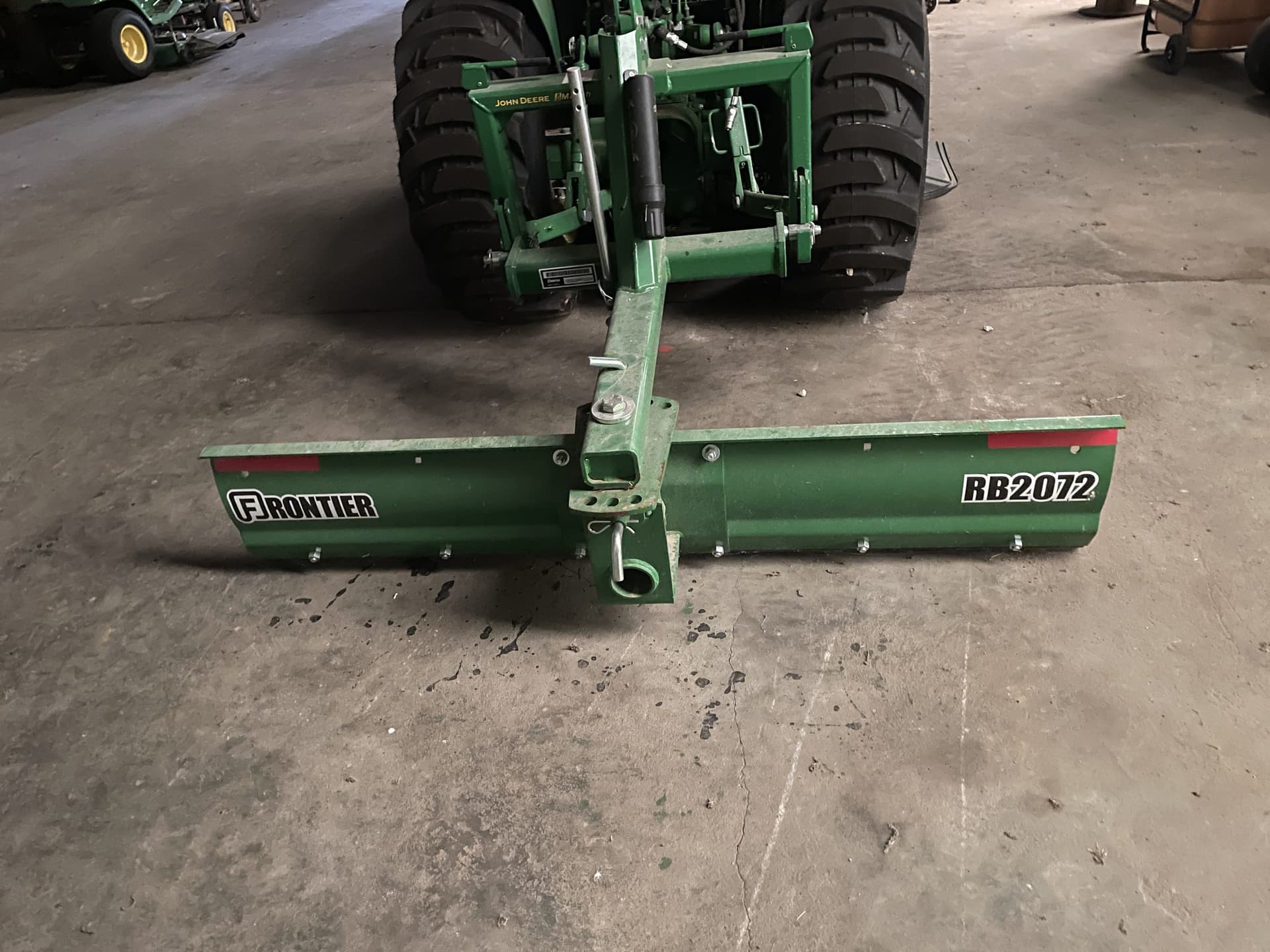 2022 John Deere 3033R Image