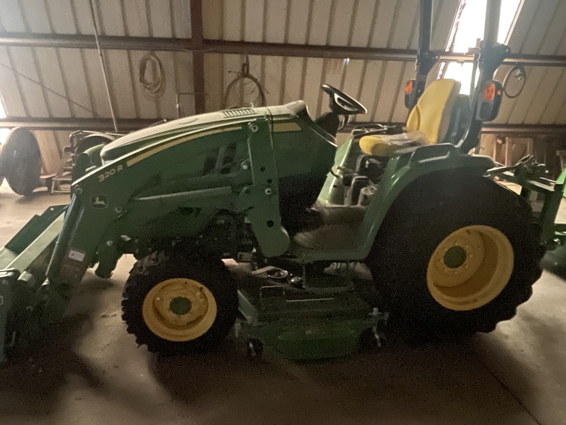 2022 John Deere 3033R Image