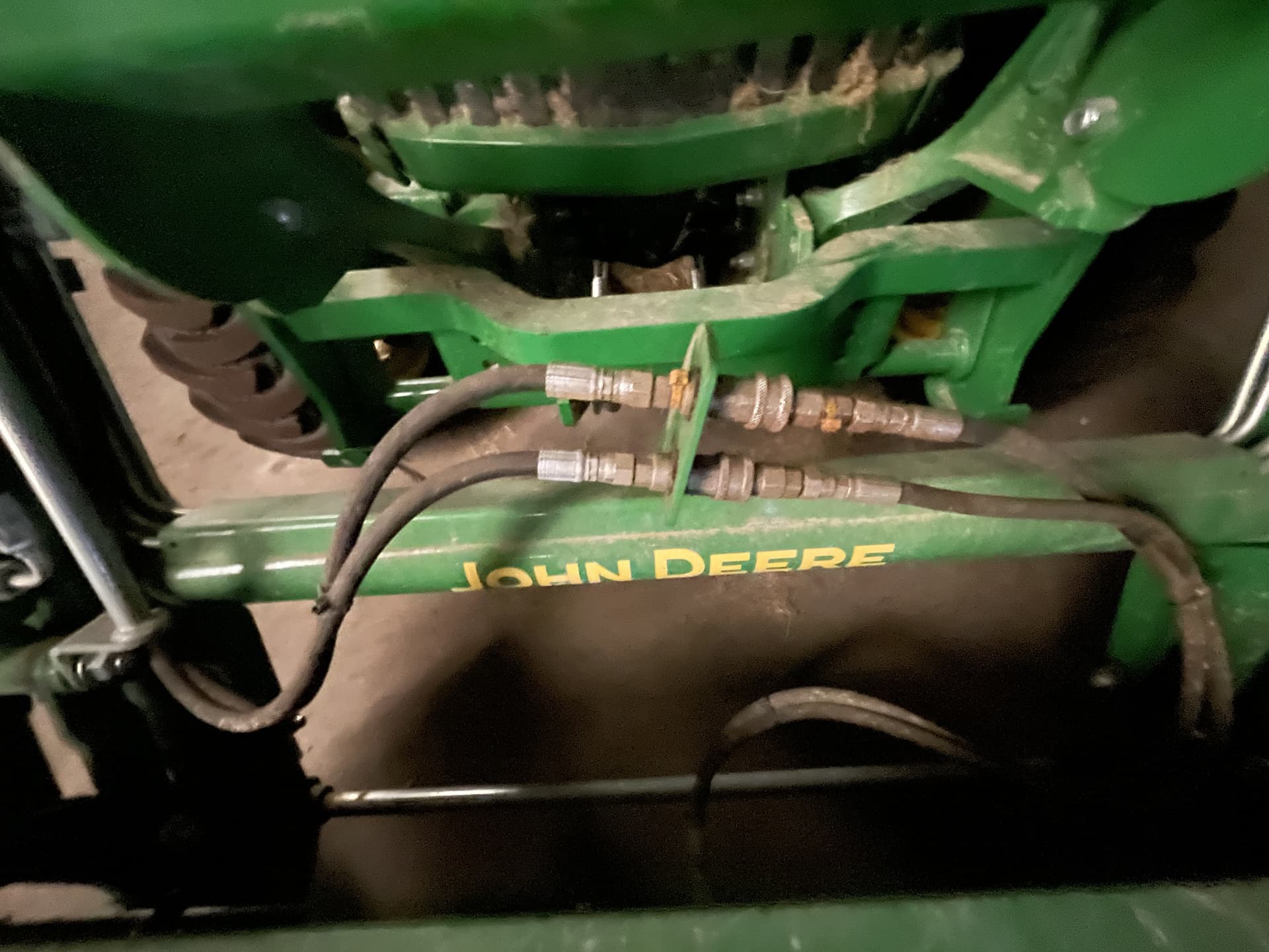 2022 John Deere 3033R Image