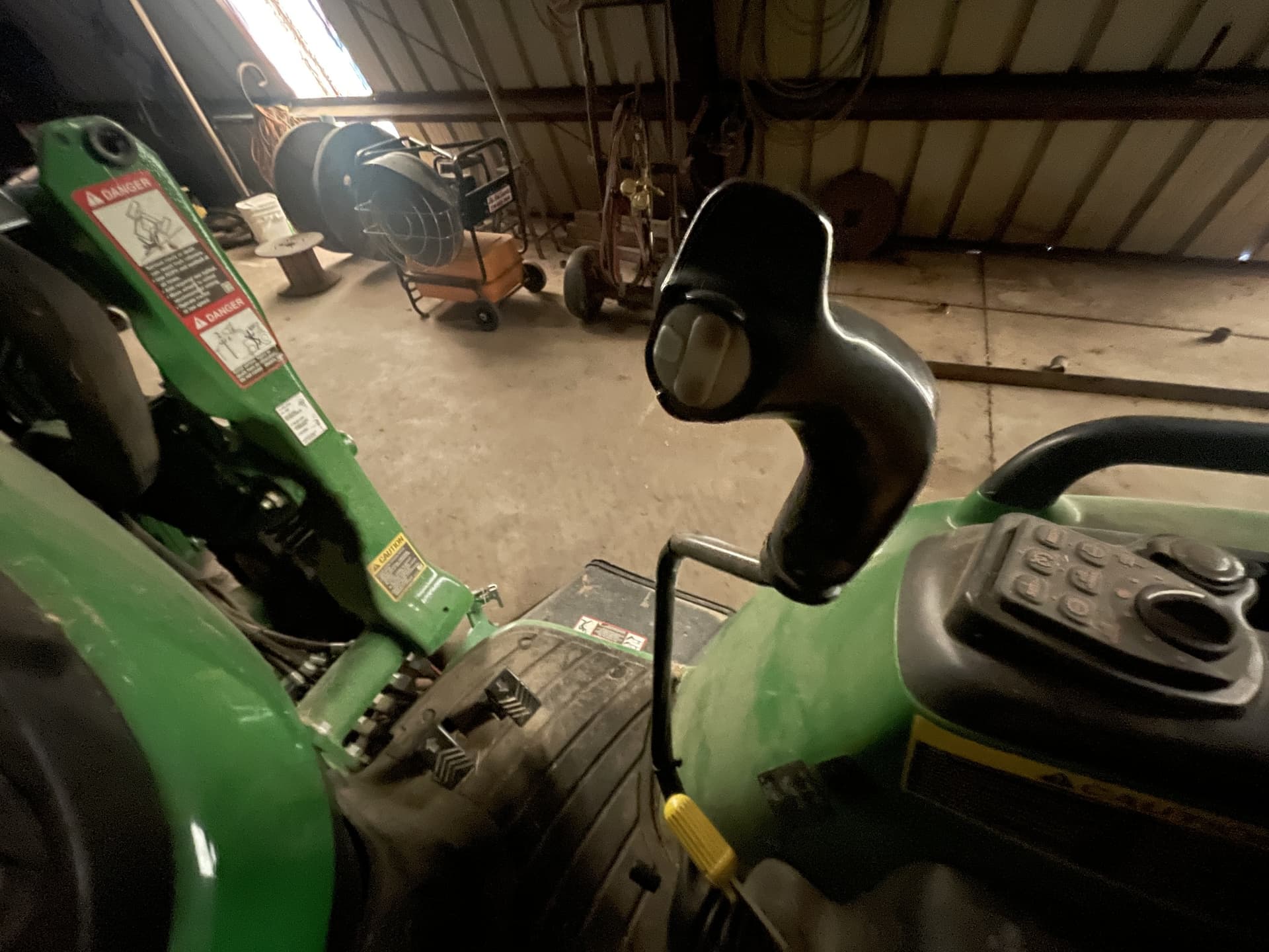 2022 John Deere 3033R Image