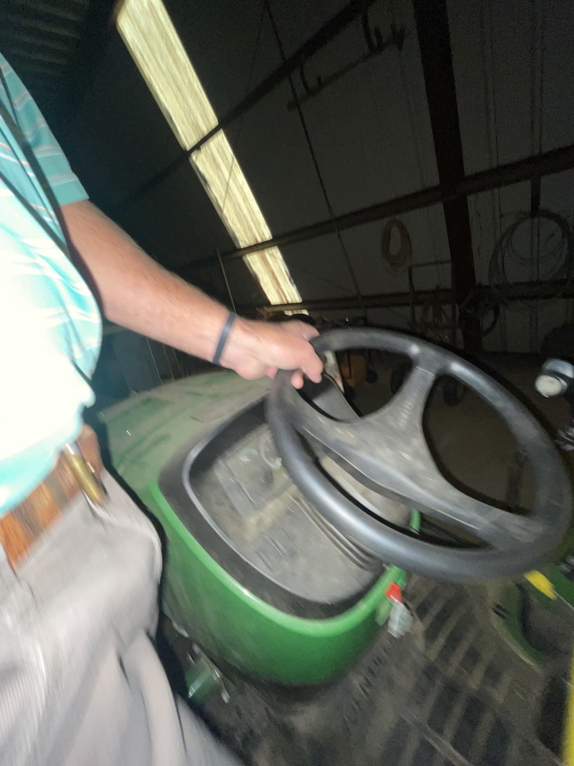 2022 John Deere 3033R Image