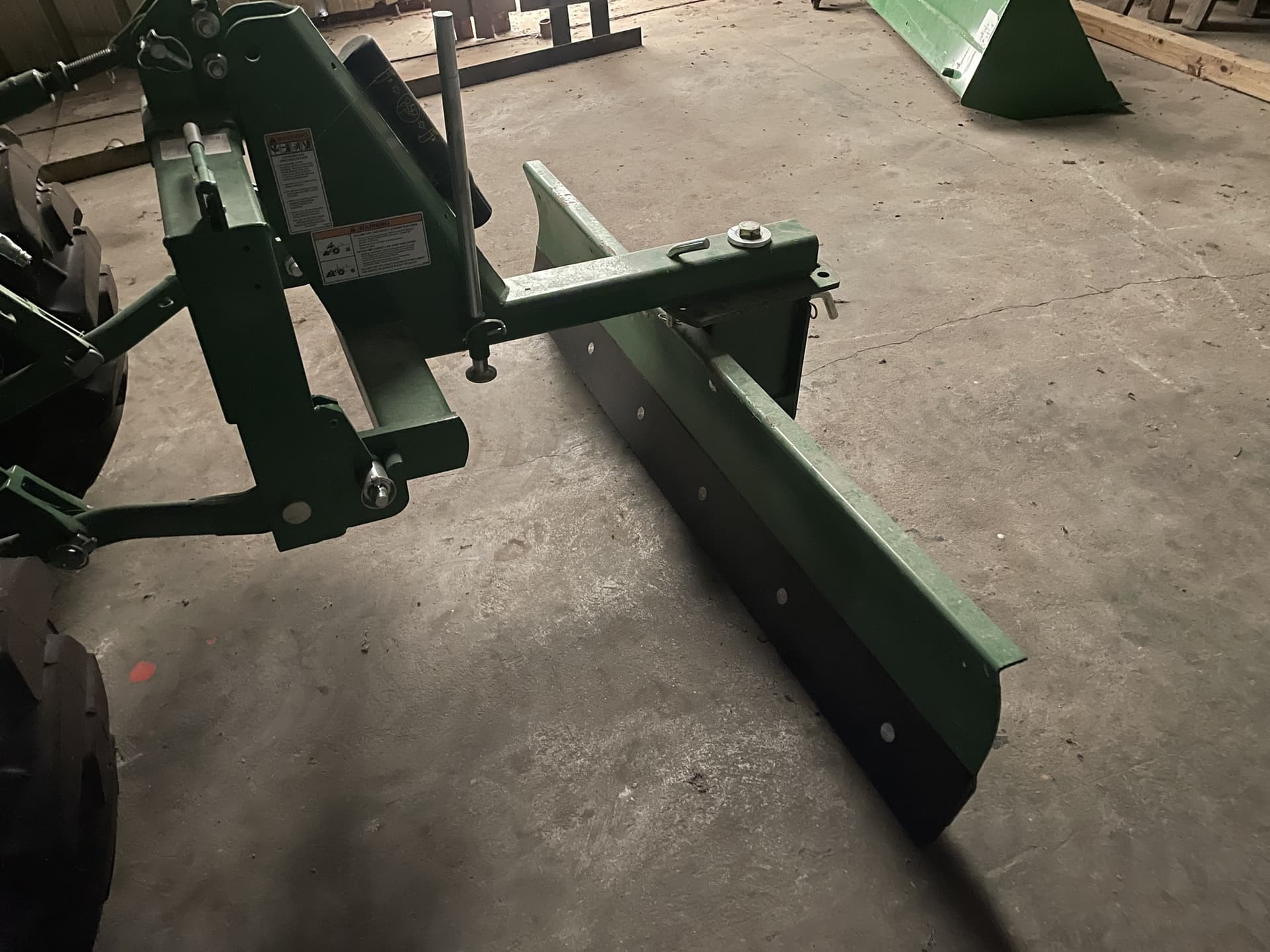 2022 John Deere 3033R Image