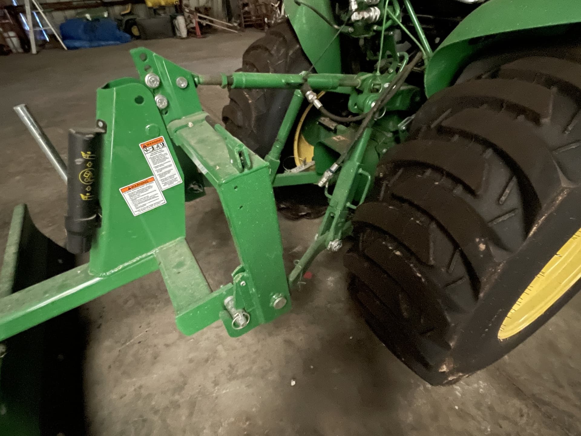 2022 John Deere 3033R Image