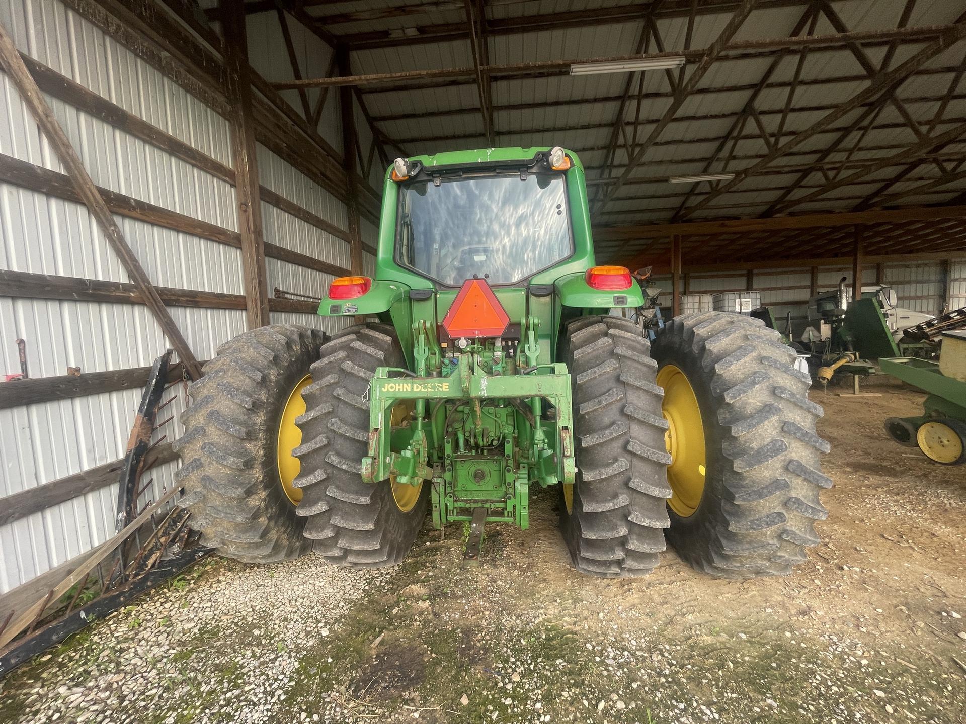 2011 John Deere 7330