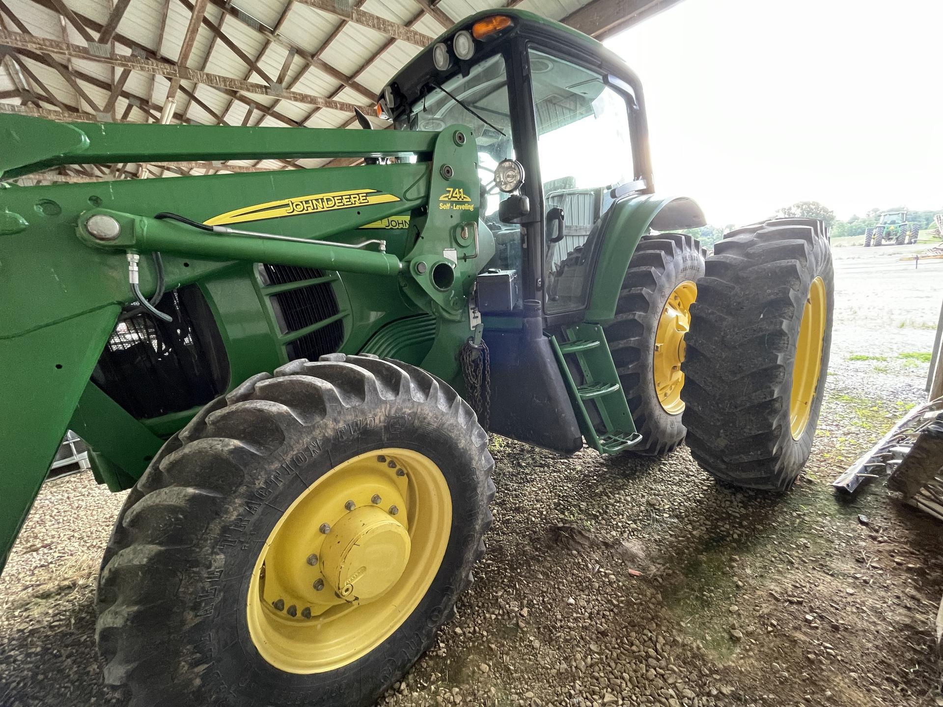 2011 John Deere 7330