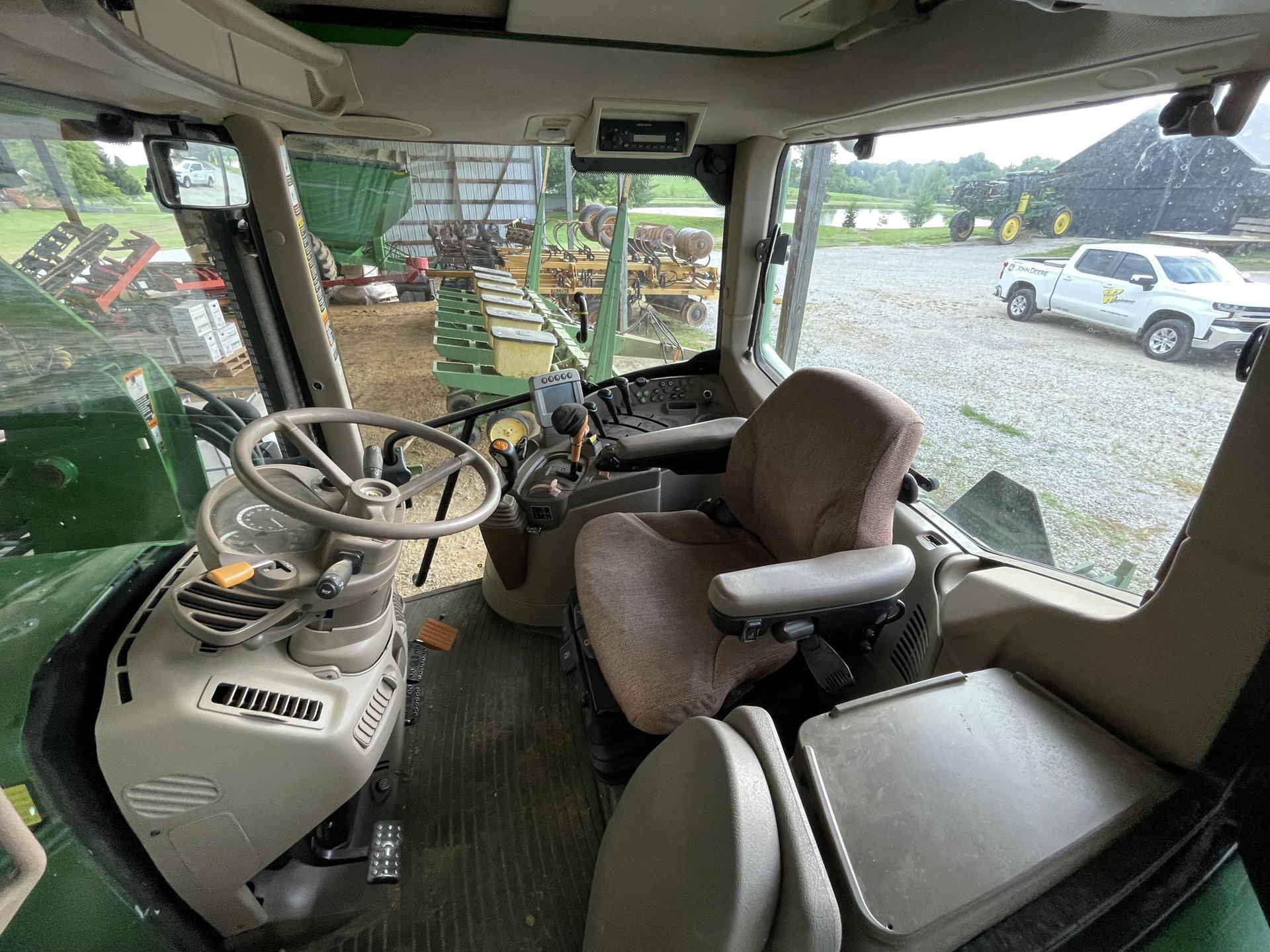 2011 John Deere 7330