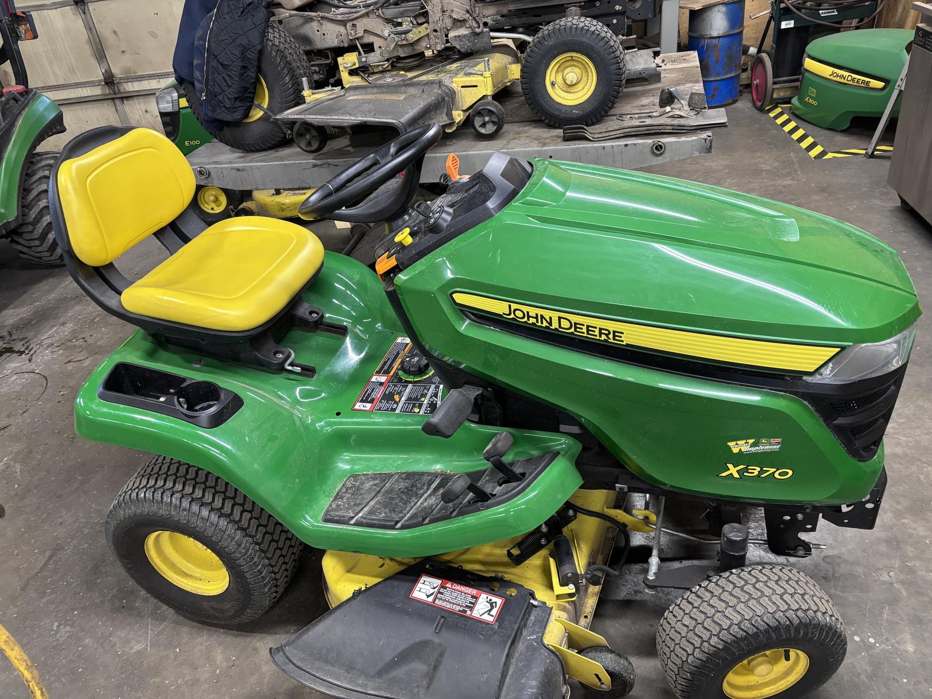 2019 John Deere X370 Image