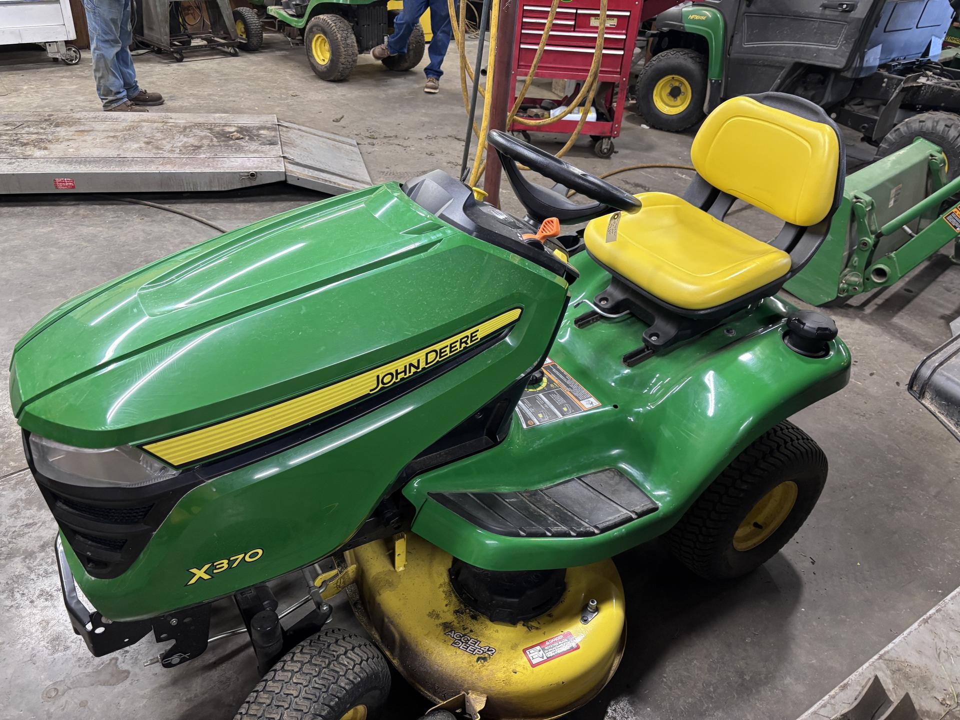 2019 John Deere X370 Image