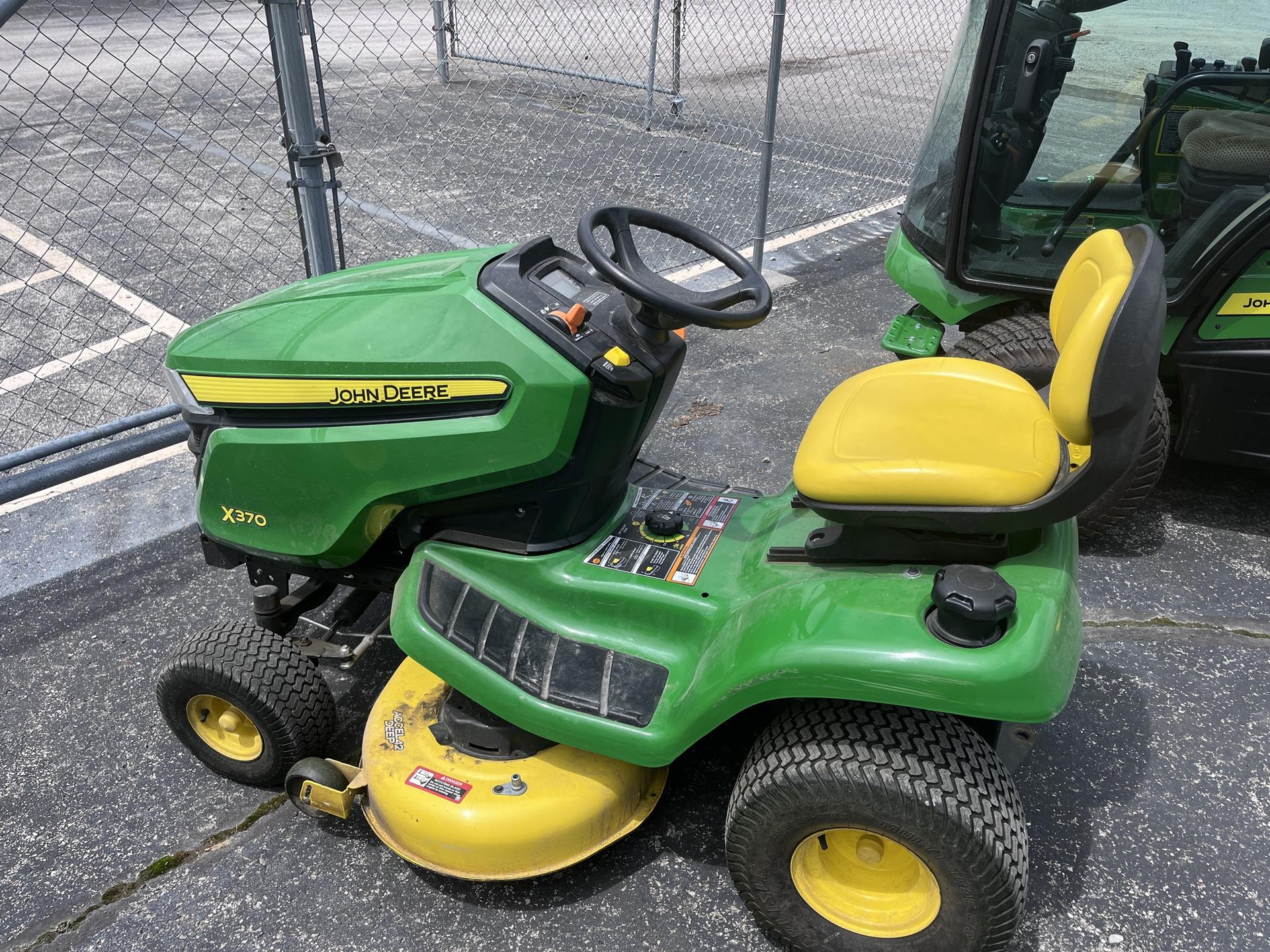 2019 John Deere X370 Image