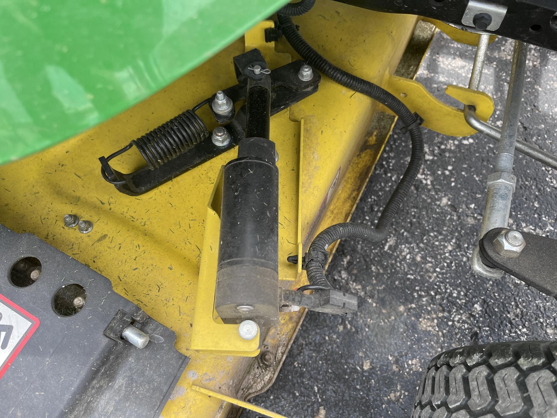 2019 John Deere X370 Image