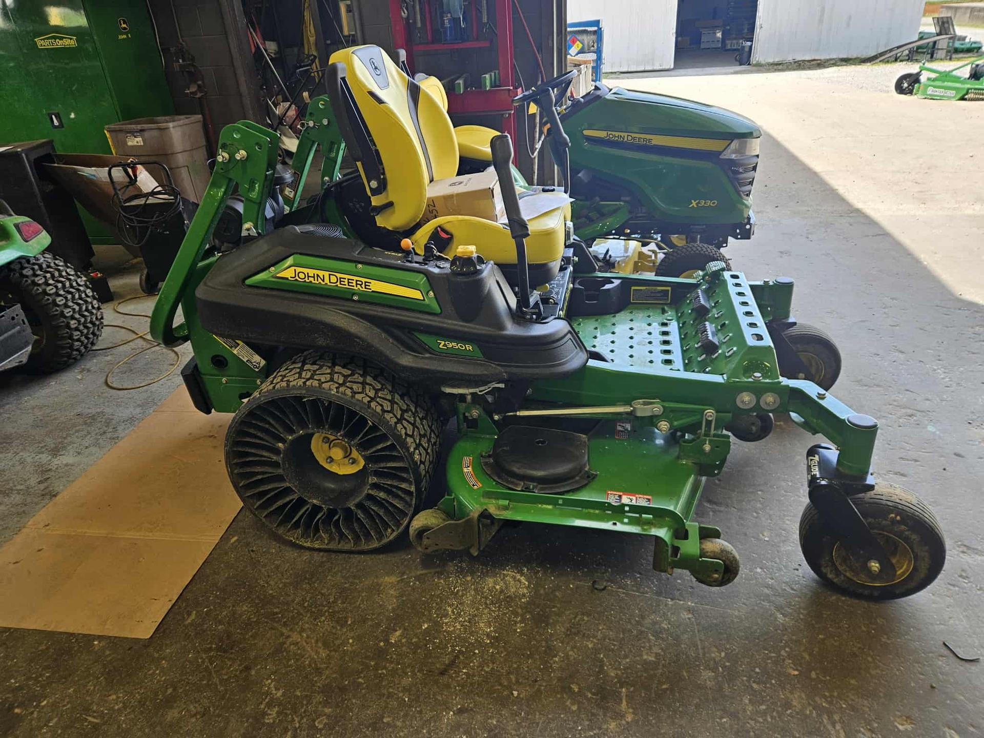 2021 John Deere Z950R Image
