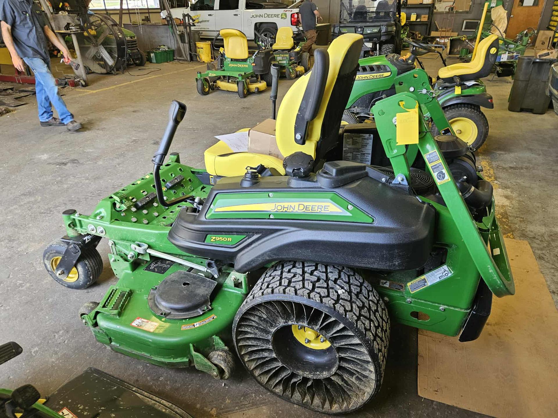 2021 John Deere Z950R Image