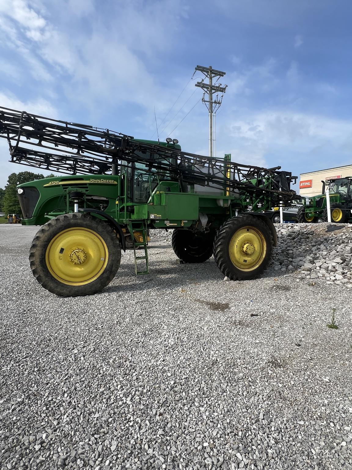 2005 John Deere 4720 Image