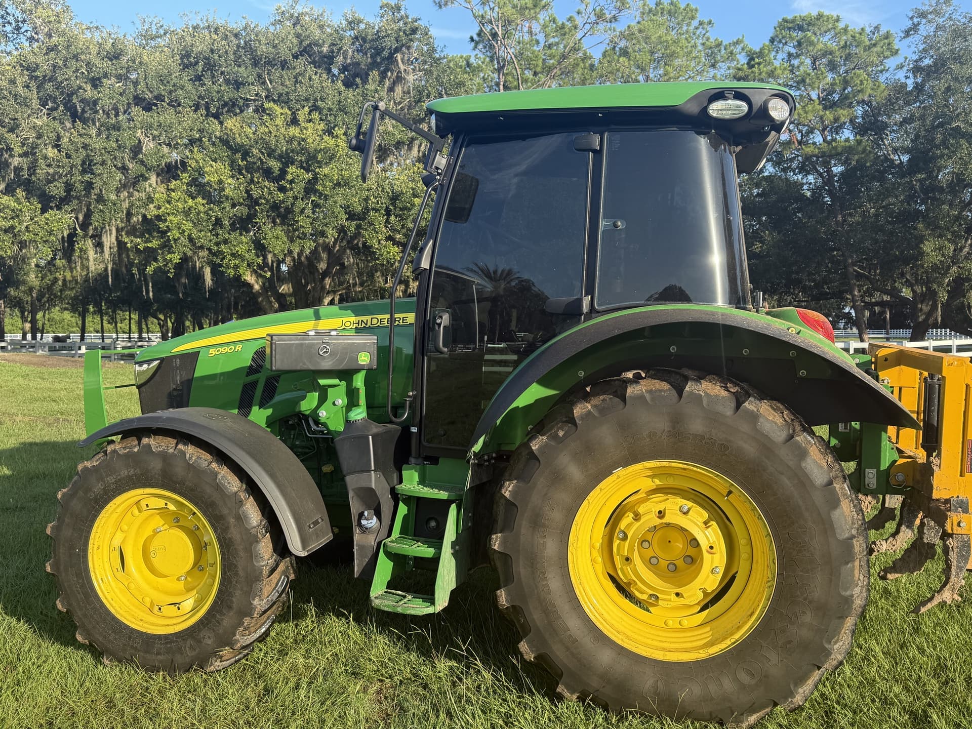 2021 John Deere 5090R Image