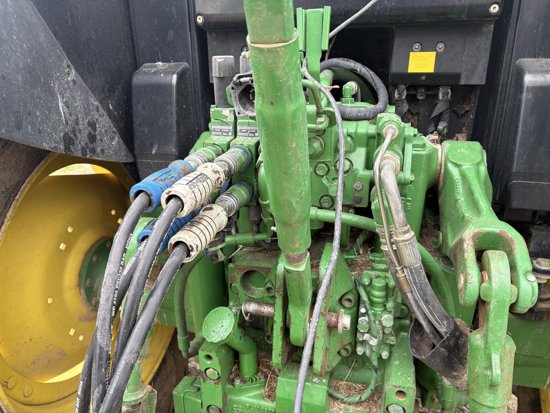 2014 John Deere 6105M Image