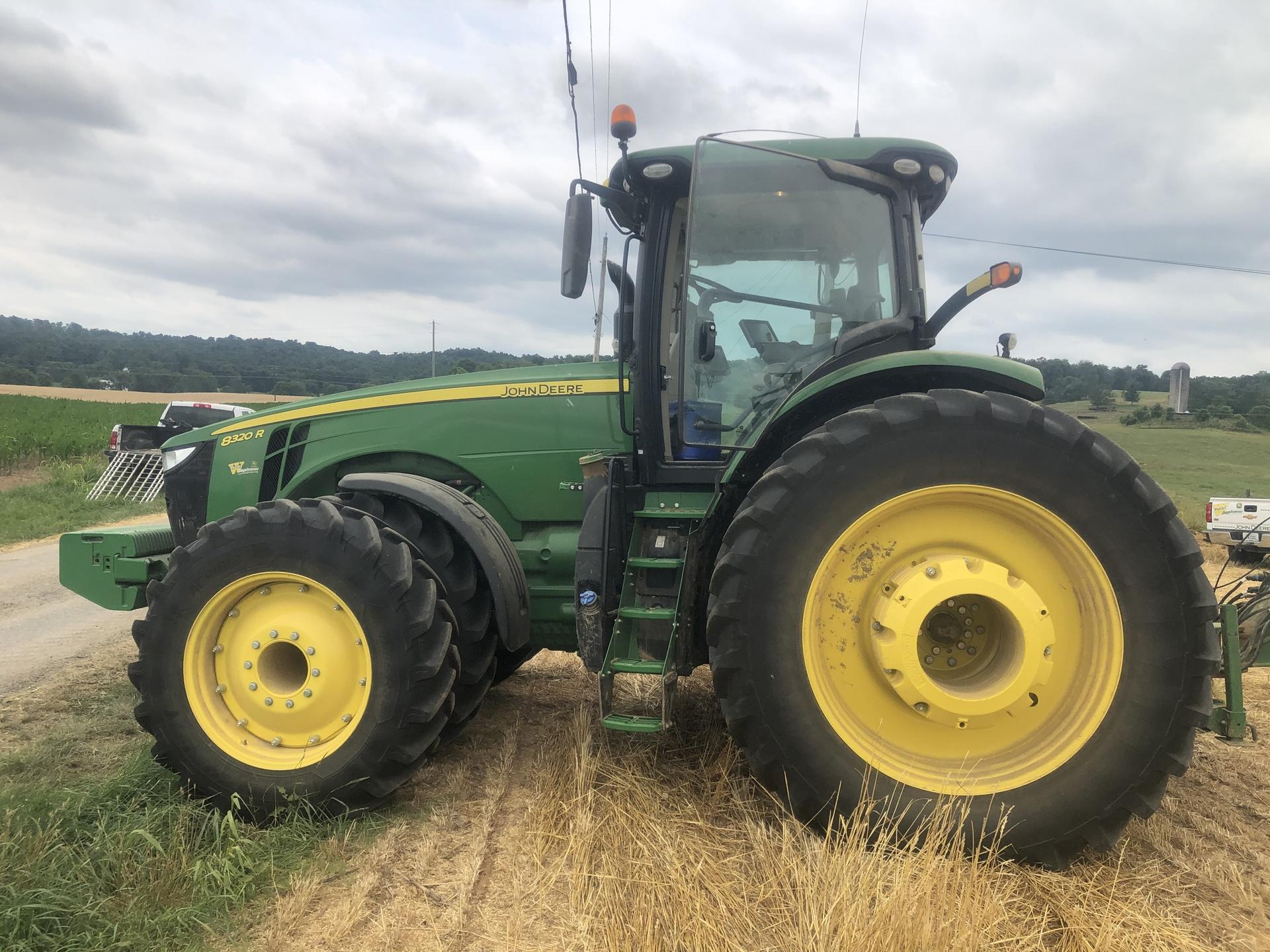 2019 John Deere 8320R Image