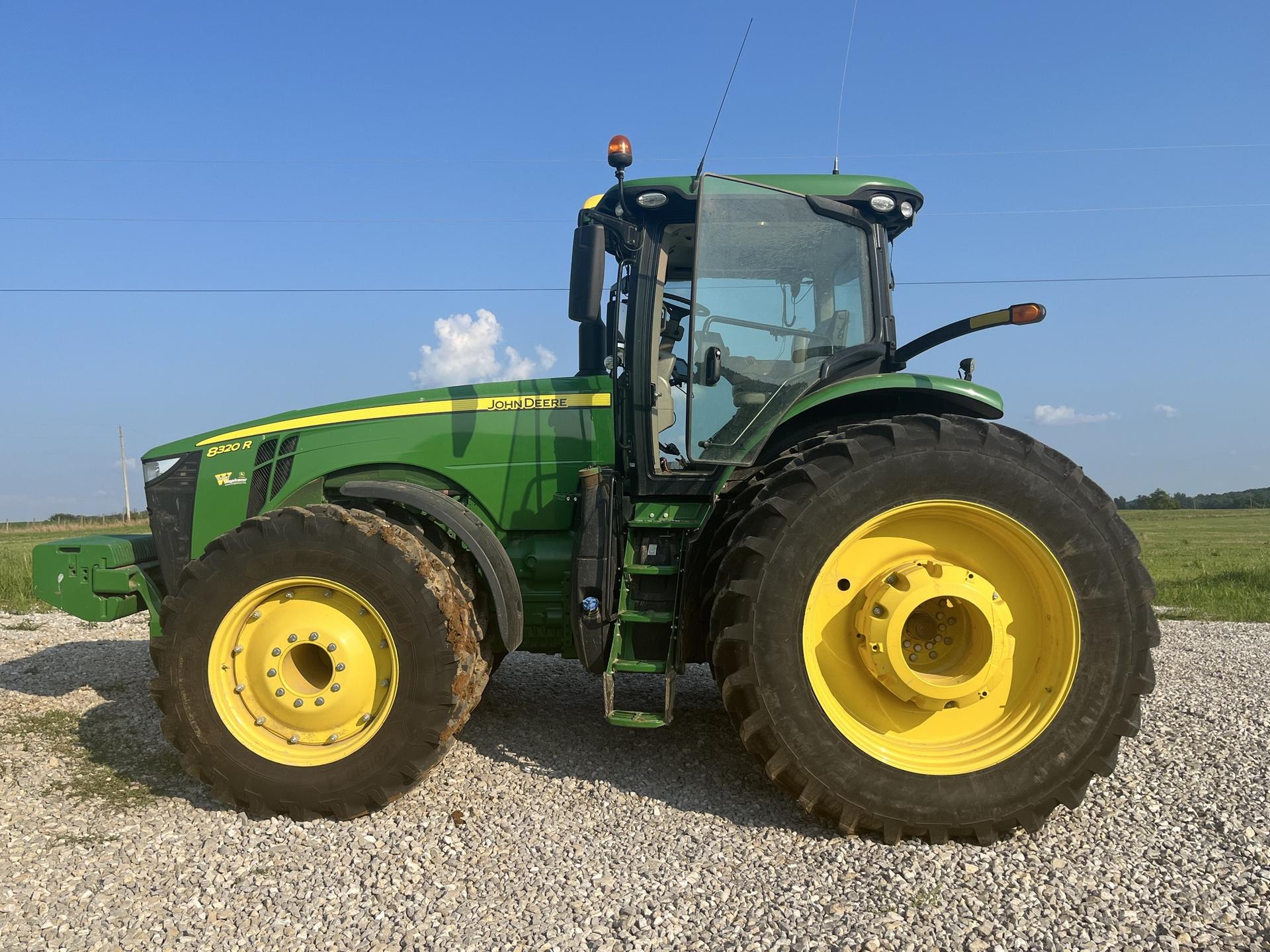 2019 John Deere 8320R Image