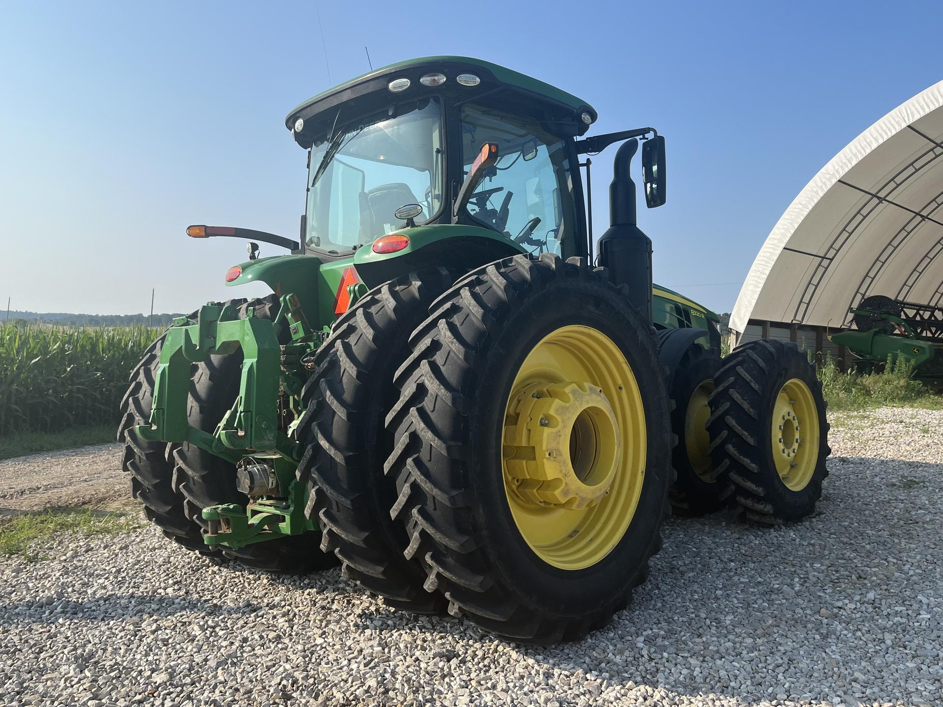 2019 John Deere 8320R Image