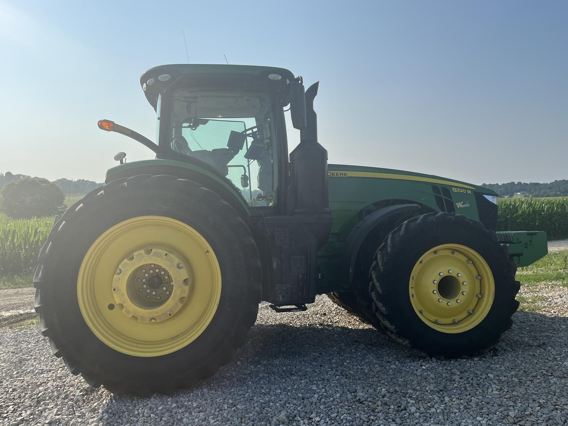 2019 John Deere 8320R Image