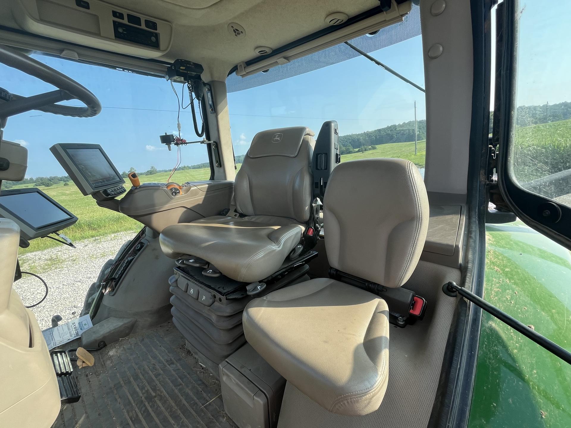 2019 John Deere 8320R Image