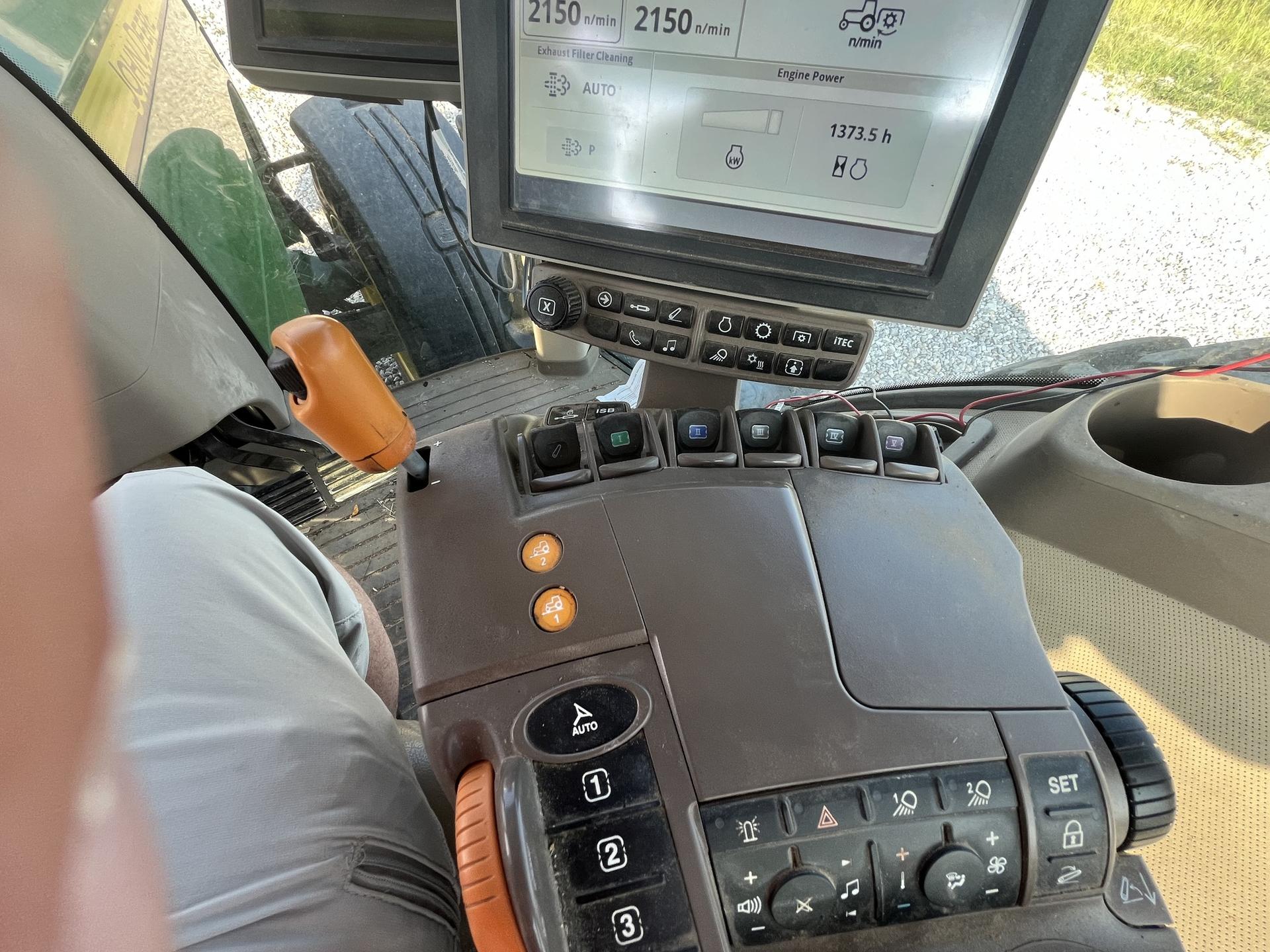 2019 John Deere 8320R Image