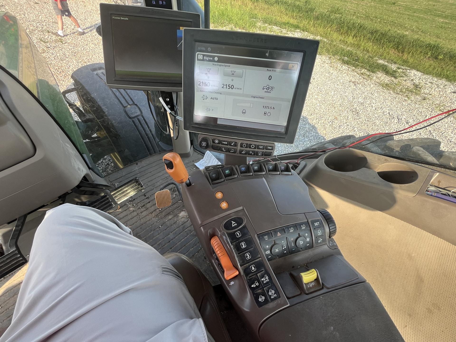 2019 John Deere 8320R Image