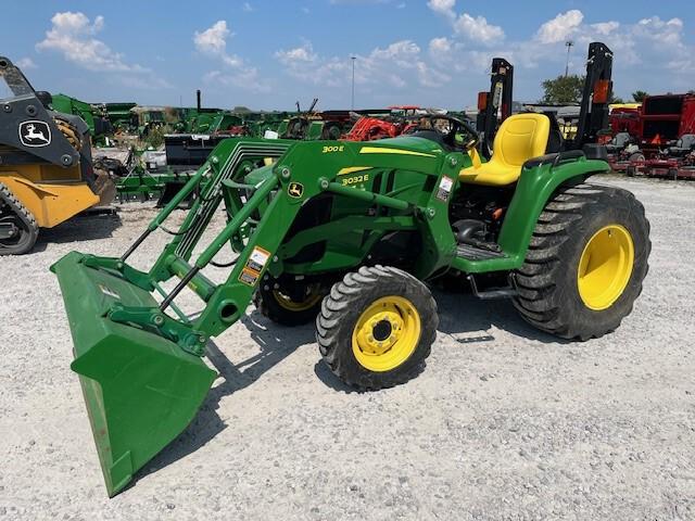 2017 John Deere 3032E