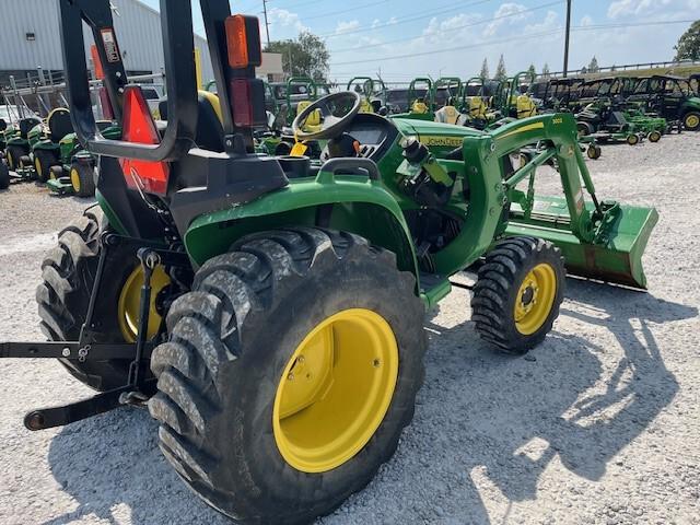 2017 John Deere 3032E