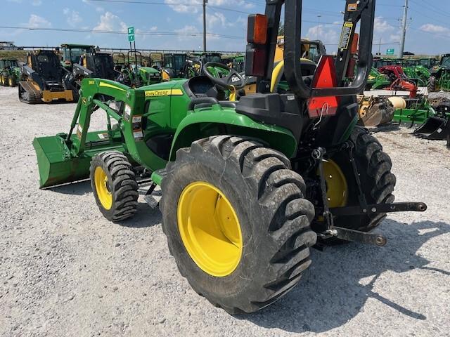 2017 John Deere 3032E