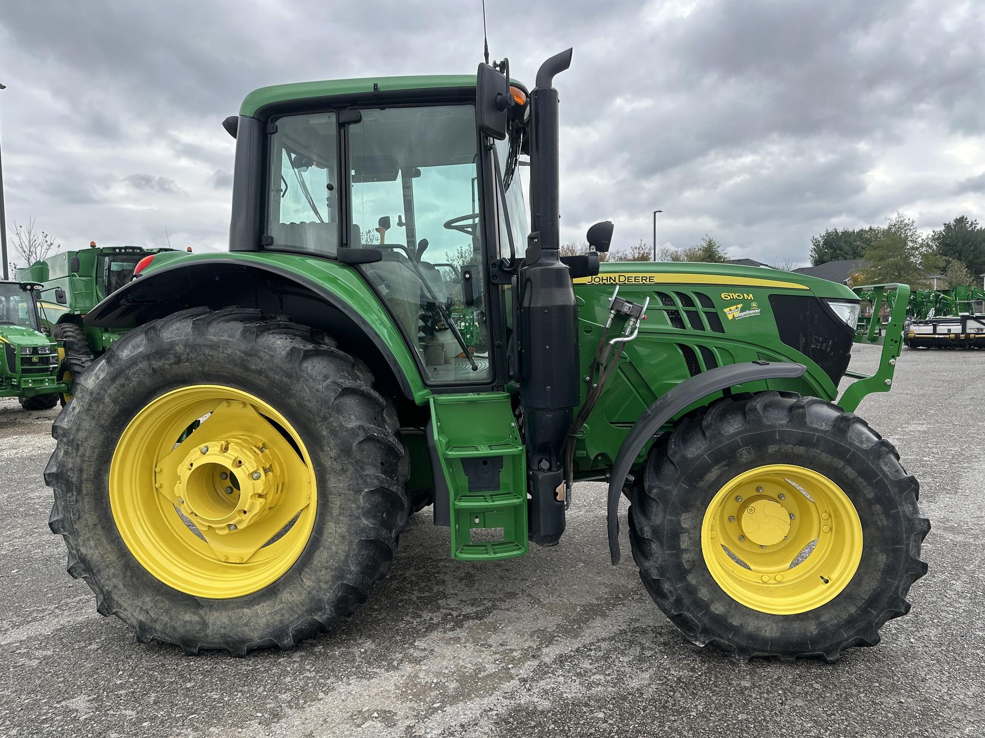 2018 John Deere 6110M