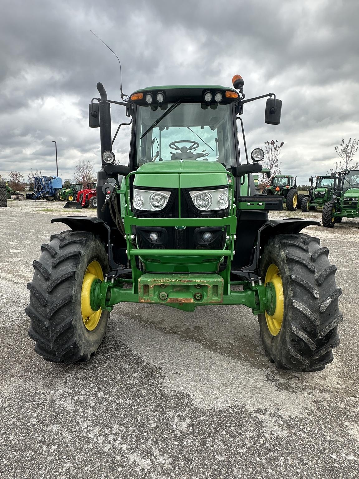 2018 John Deere 6110M