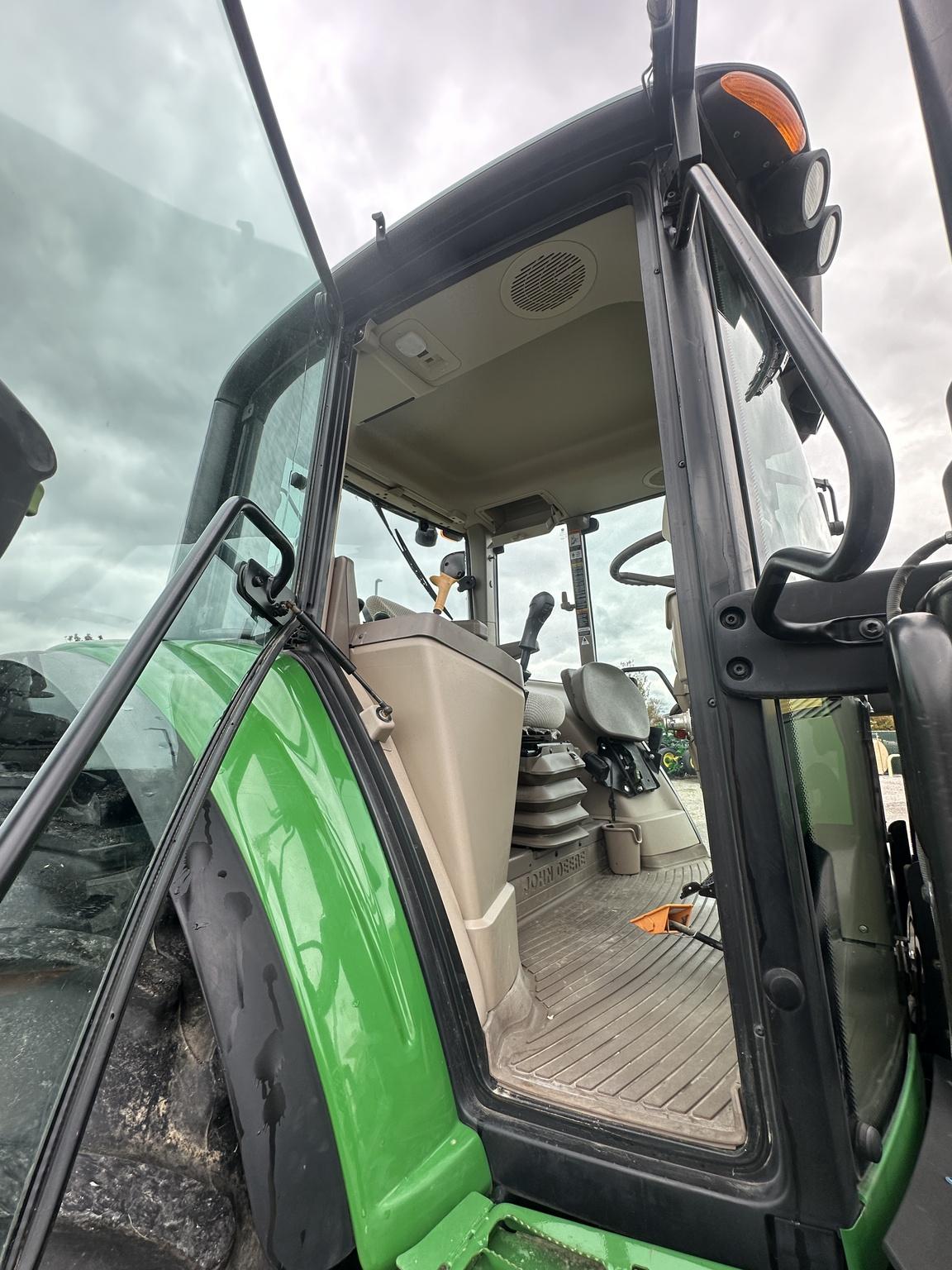 2018 John Deere 6110M