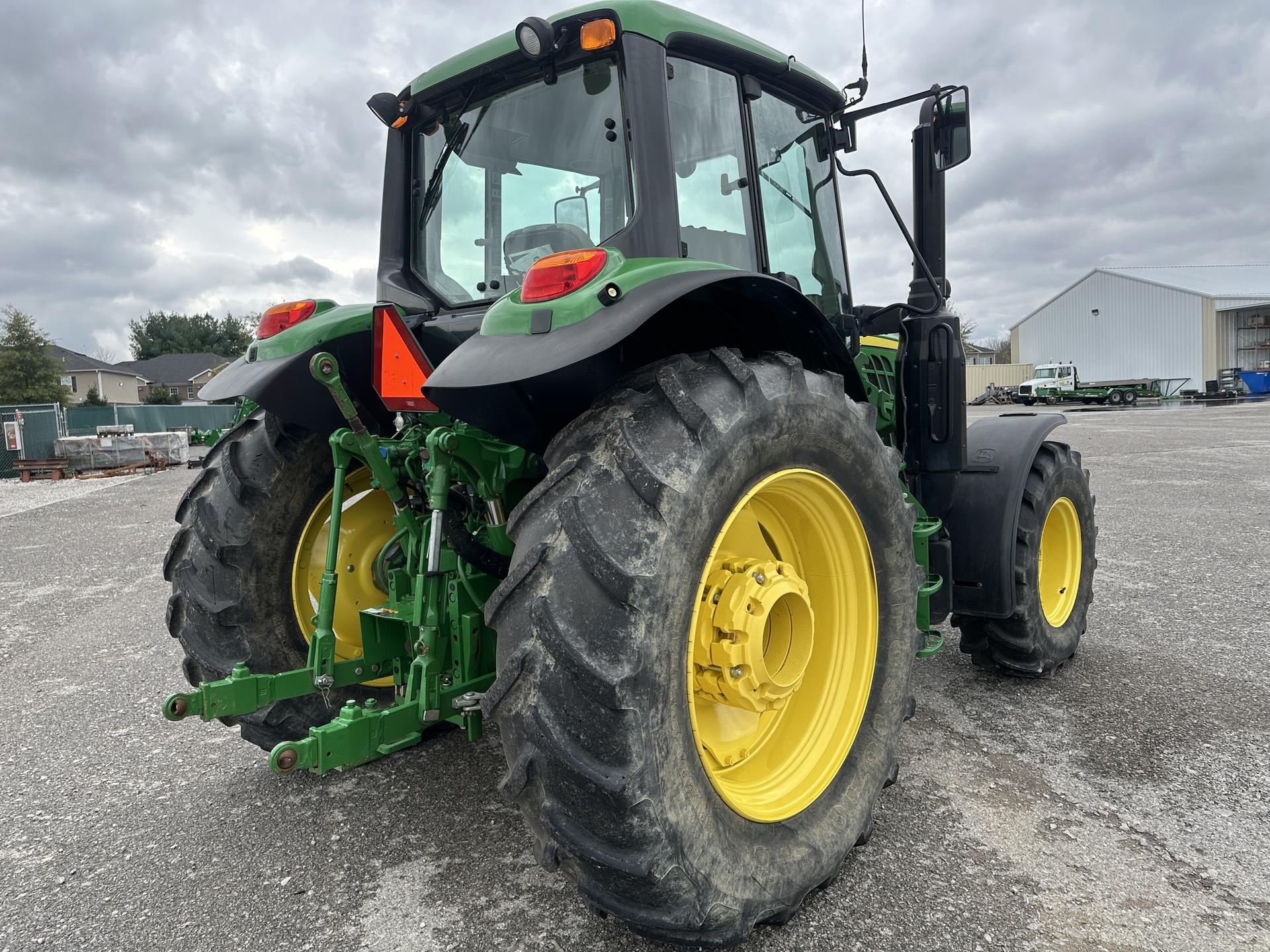 2018 John Deere 6110M