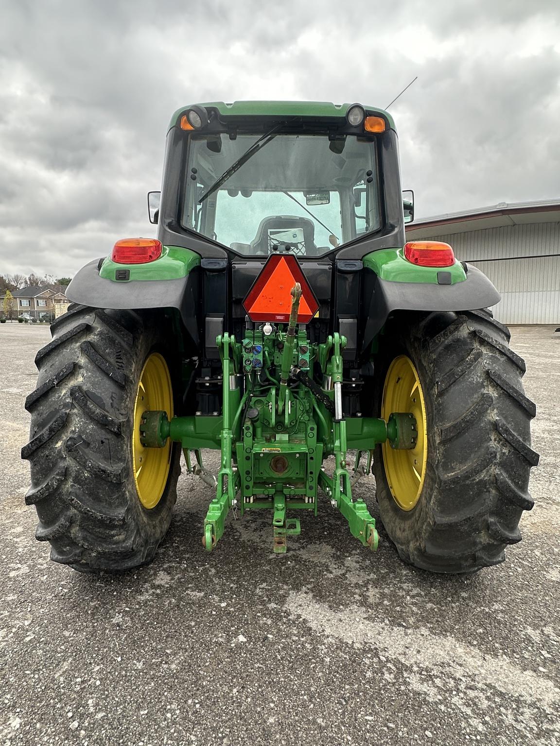 2018 John Deere 6110M