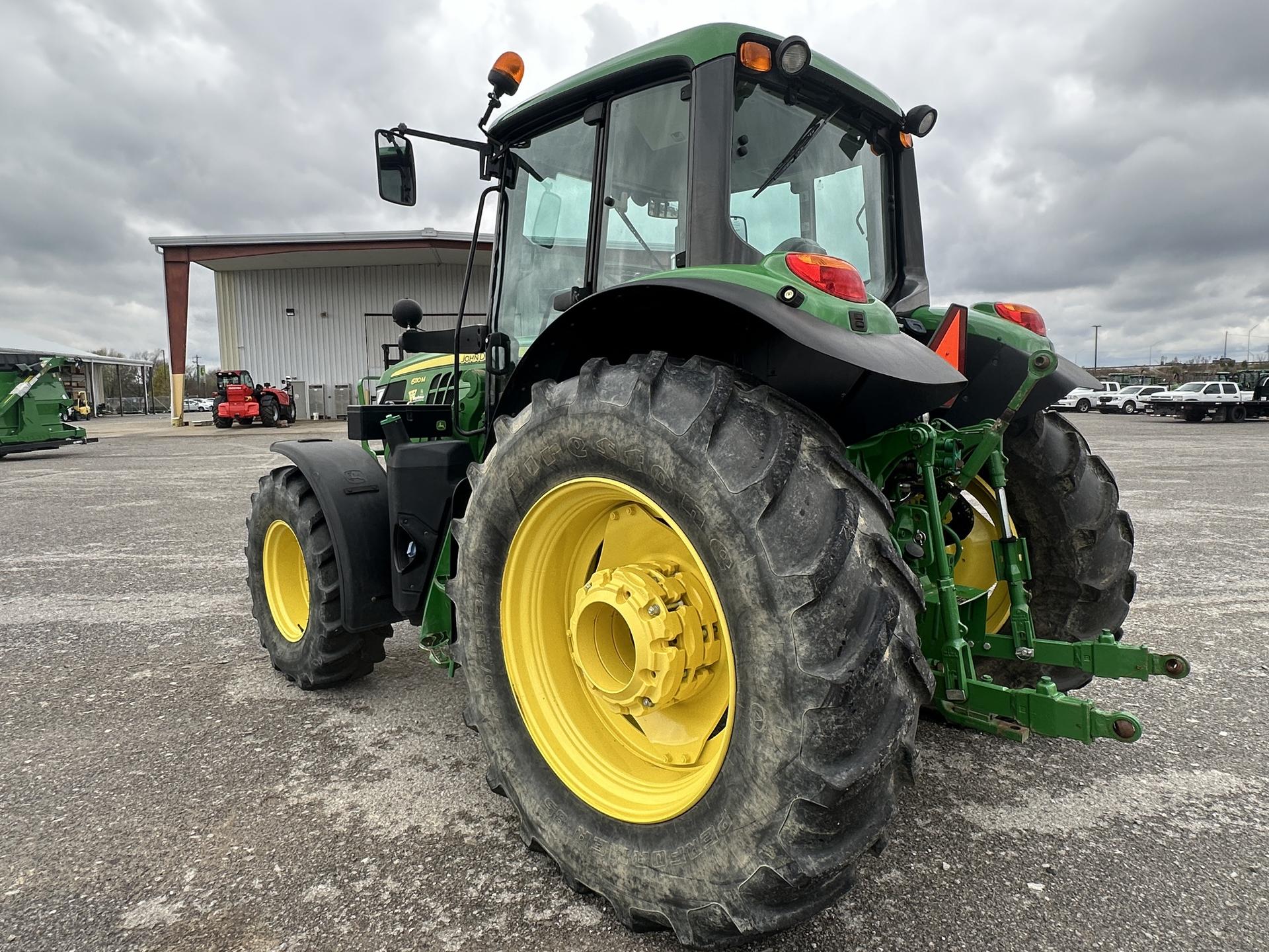 2018 John Deere 6110M