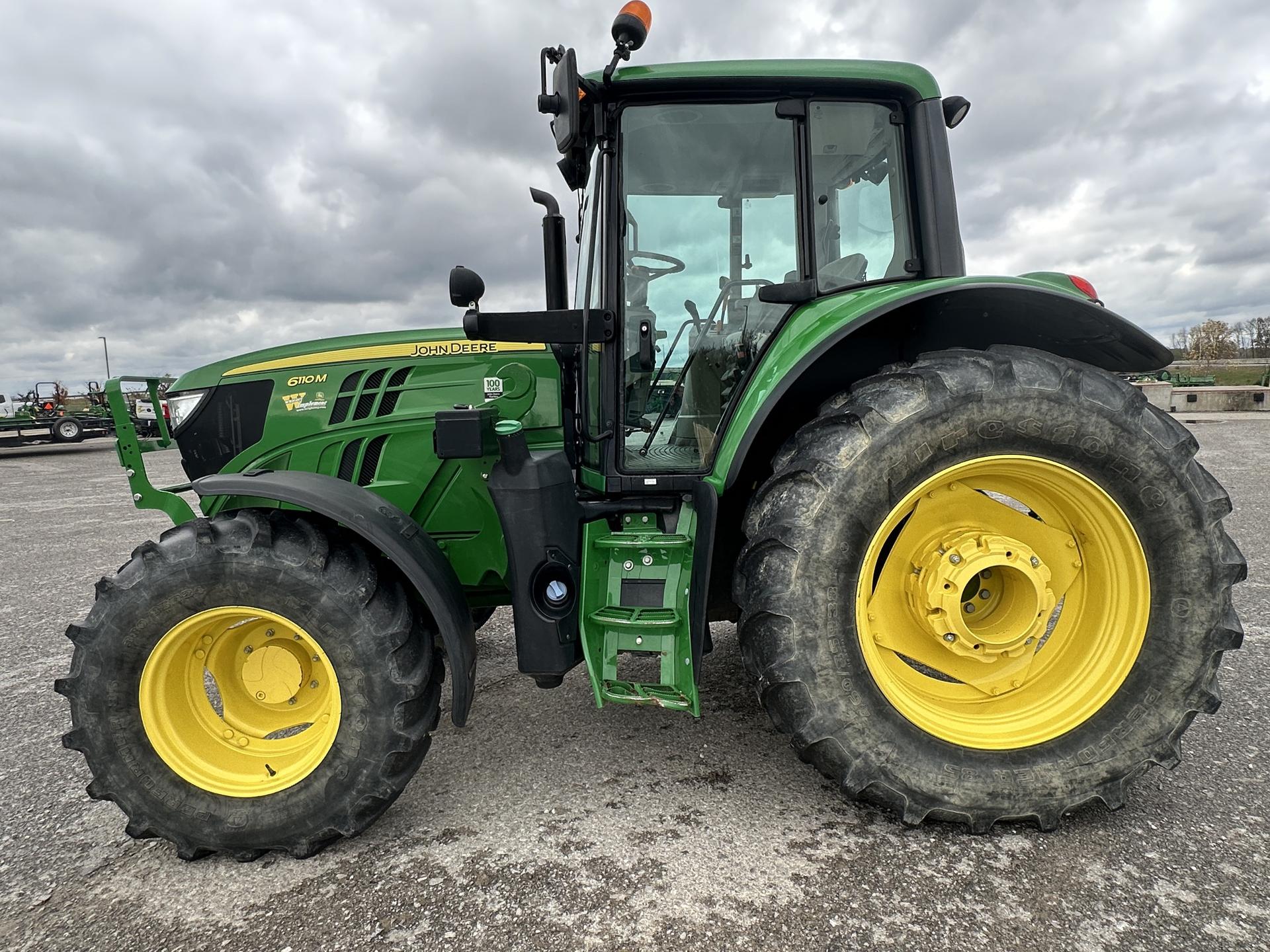 2018 John Deere 6110M