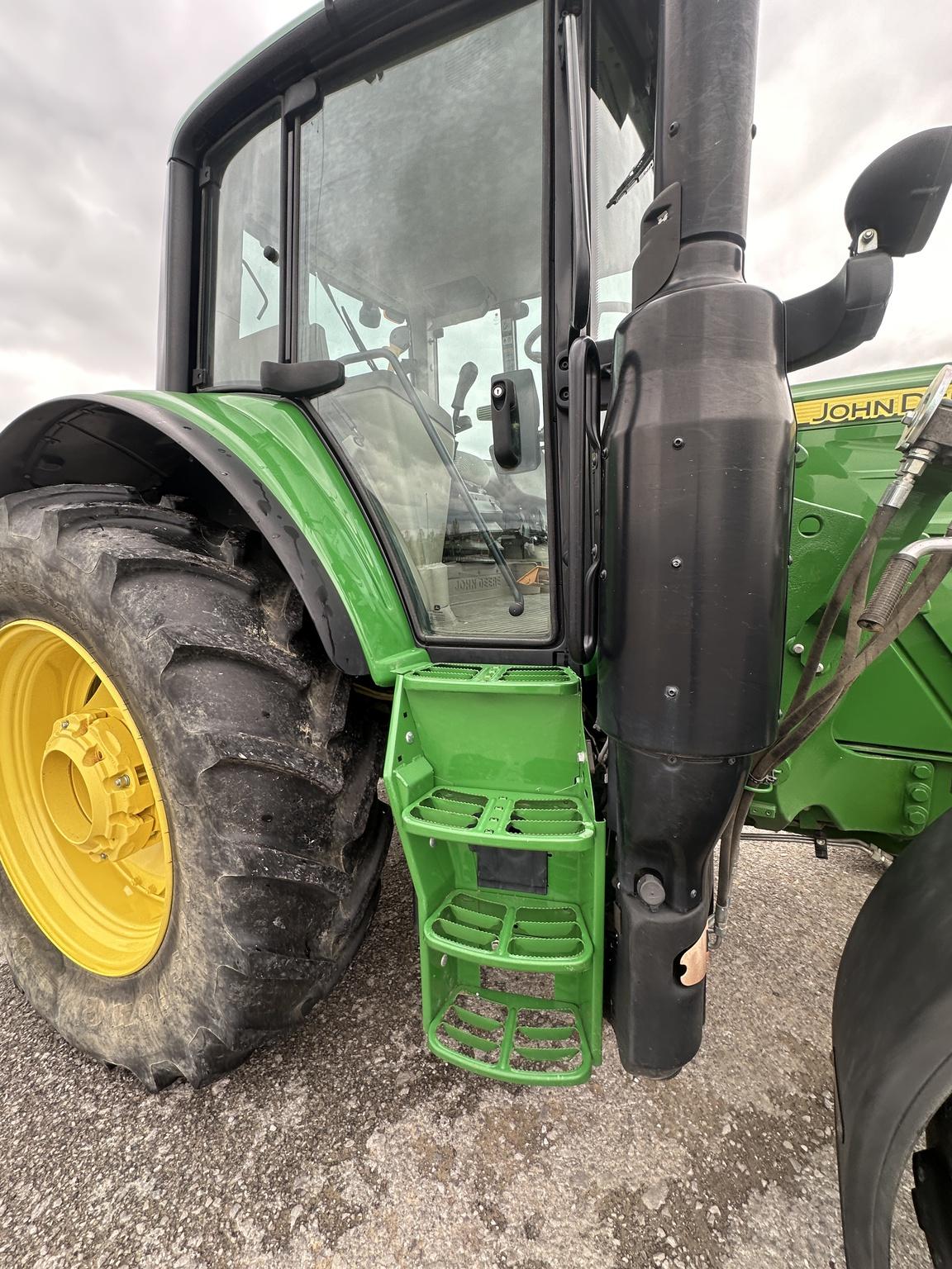 2018 John Deere 6110M