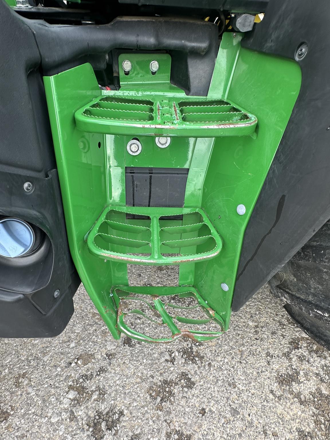 2018 John Deere 6110M