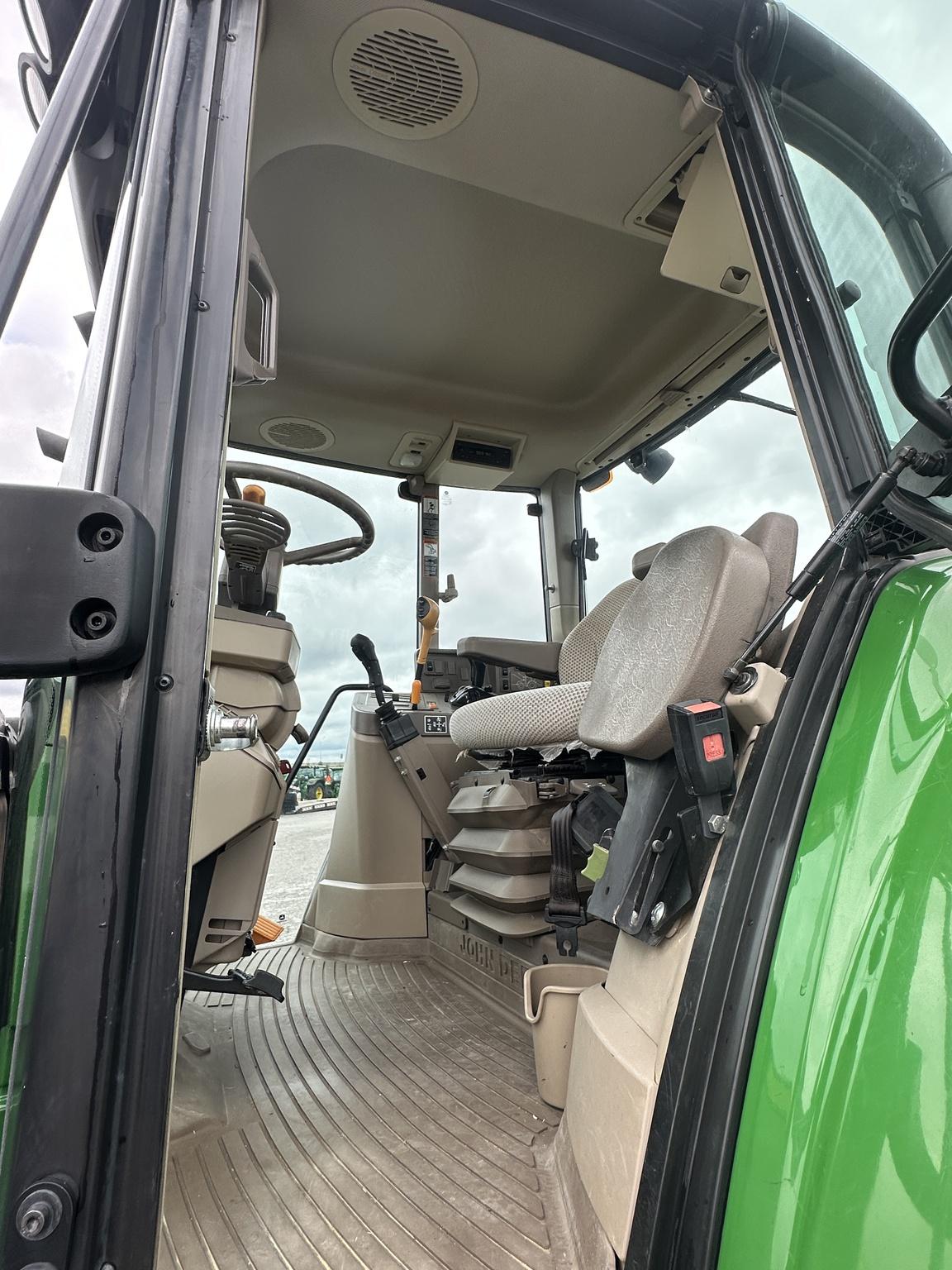 2018 John Deere 6110M